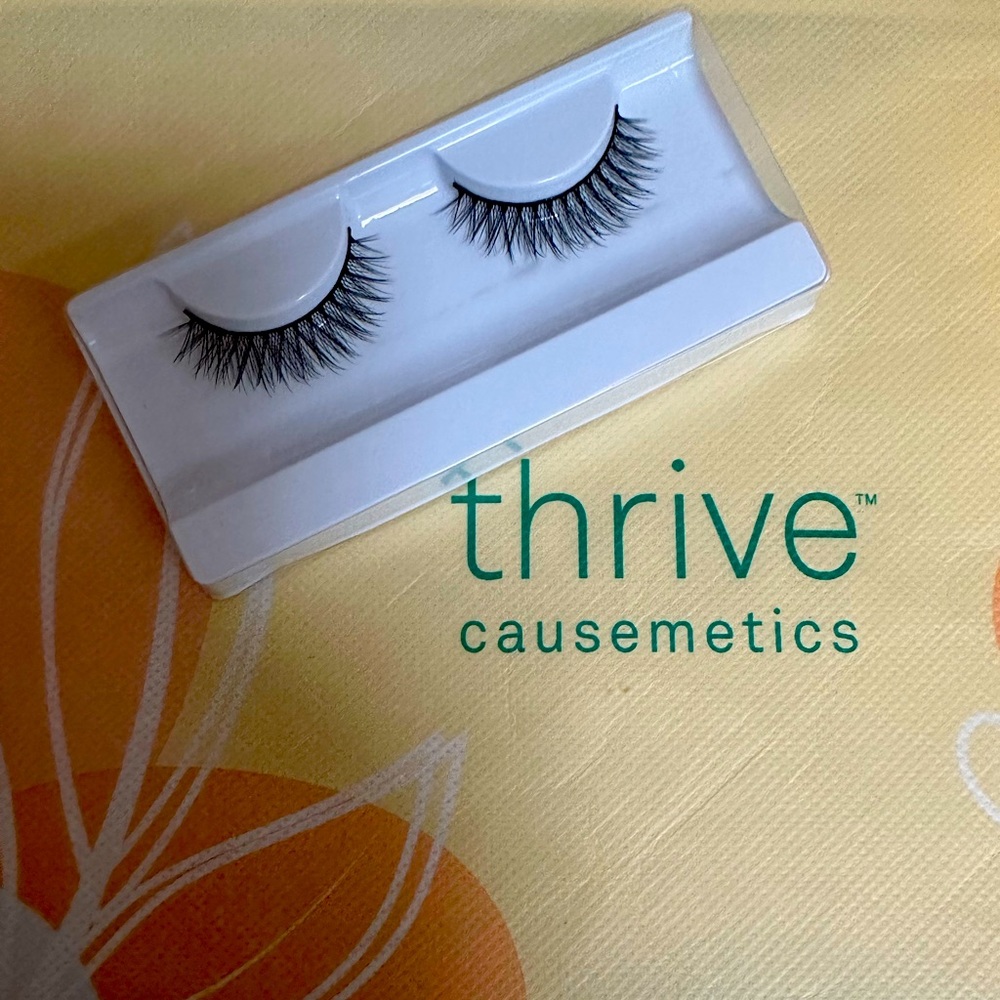 Thrive Causemetics Eyelashes JACKIE + Makeup bag